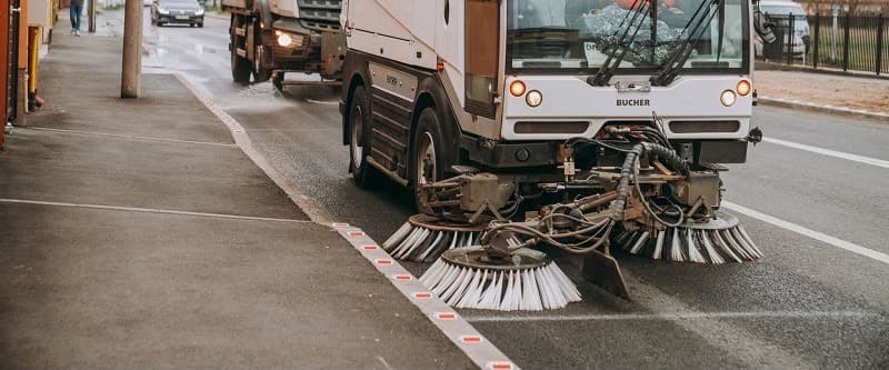„Curățenie până la bordură” începe în septembrie la Timișoara. Șoferii trebuie să elibereze temporar locurile de parcare