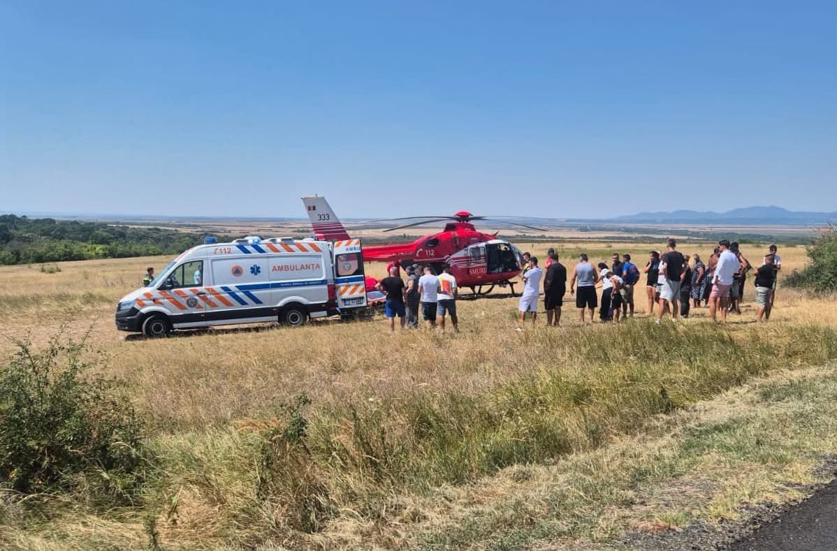 Accident grav pe DN 57, la Nicolinț. Elicopterul SMURD a intervenit după impactul dintre o mașină și o motocicletă