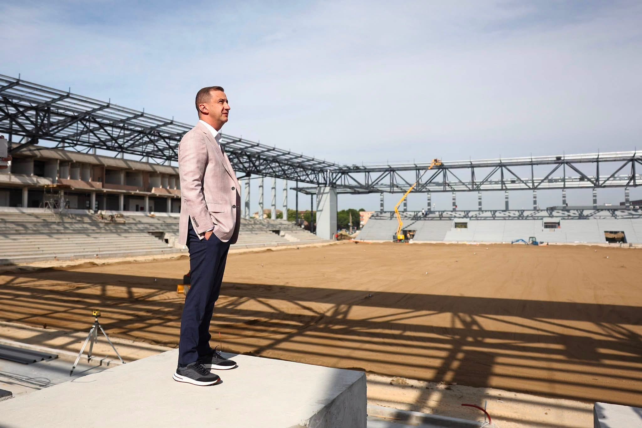 Peste un milion de lei în plus pentru Stadionul „Eroii Timișoarei”. Consiliul Județean pregătește suplimentarea finanțării