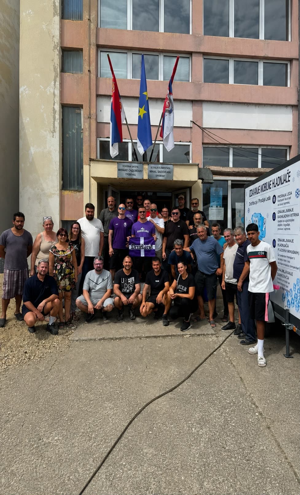 Suporterii Politehnicii au dus ajutoare în Serbia. Pompierii români intervin în zonele afectate de incendii