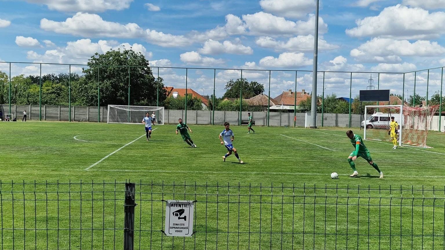 Noi reguli pe stadioanele din Timiș: alcool permis în anumite condiții, zone „Safe Standing” și măsuri mai stricte de siguranță