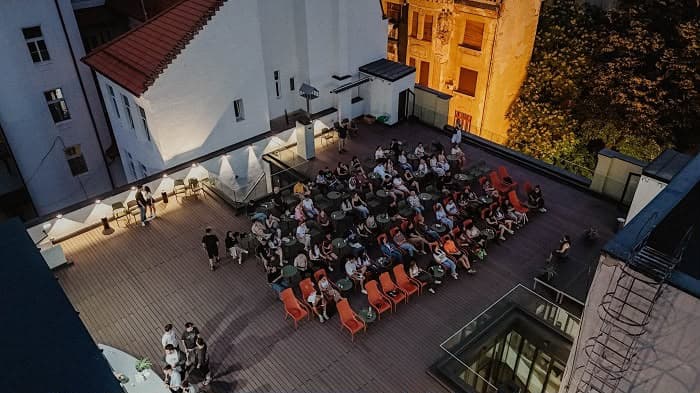 CinePicnic pe terasa Cinema Studio: cinci scurtmetraje sub cerul liber, la Timișoara